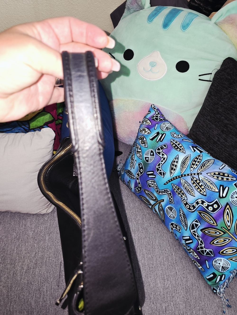 ♠️kate spade Black Leather Shoulder Bag with Multicolor Printed Scarf EUC - Picture 6 of 9